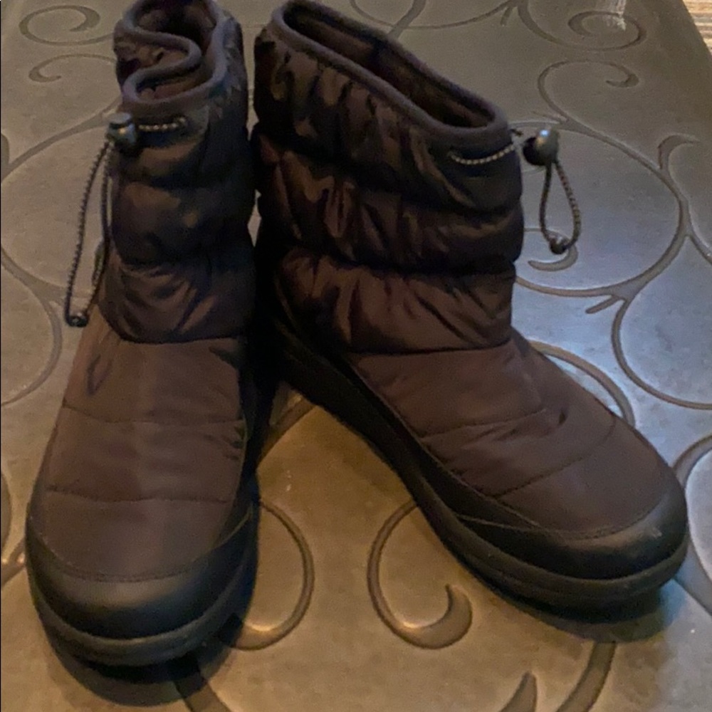 Clarks size 9.5 winter boots